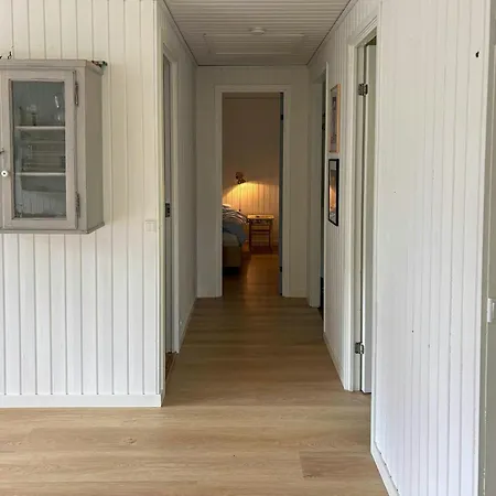 Classic Wooden House With Private Garden Near Sea Vakantiehuis *