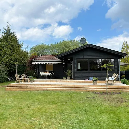 Classic Wooden House With Private Garden Near Sea