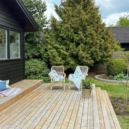 Classic Wooden House With Private Garden Near Sea Hébergement de vacances Gilleleje