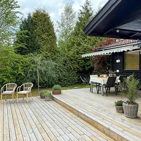 Classic Wooden House With Private Garden Near Sea *