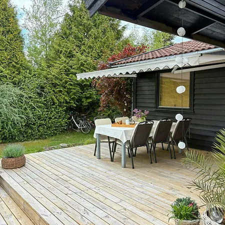 Classic Wooden House With Private Garden Near Sea